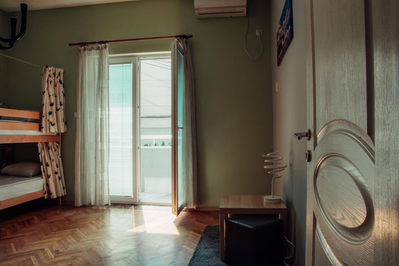 Skopje Downtown Hostel Ngoại thất bức ảnh