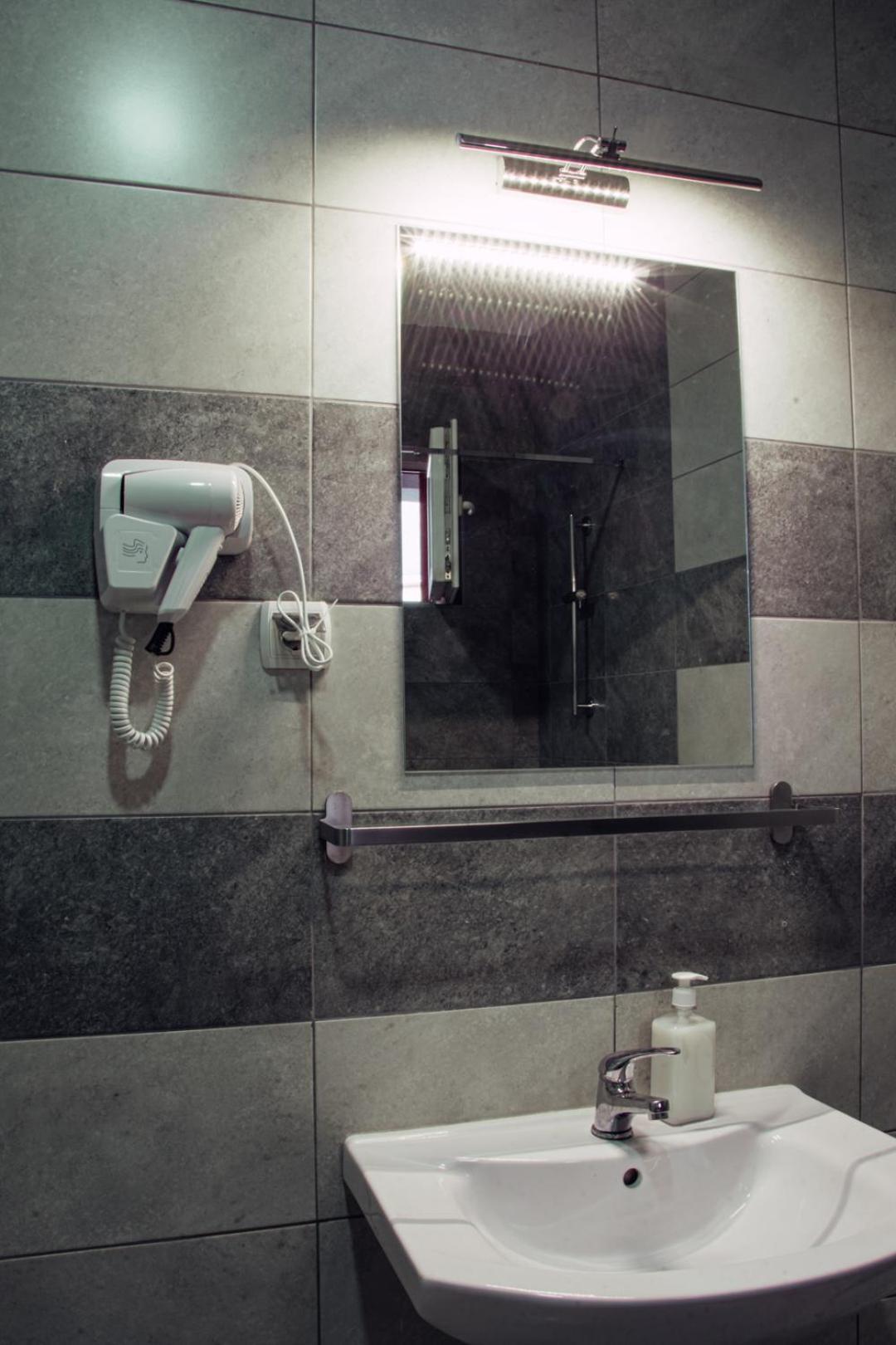 Skopje Downtown Hostel Ngoại thất bức ảnh