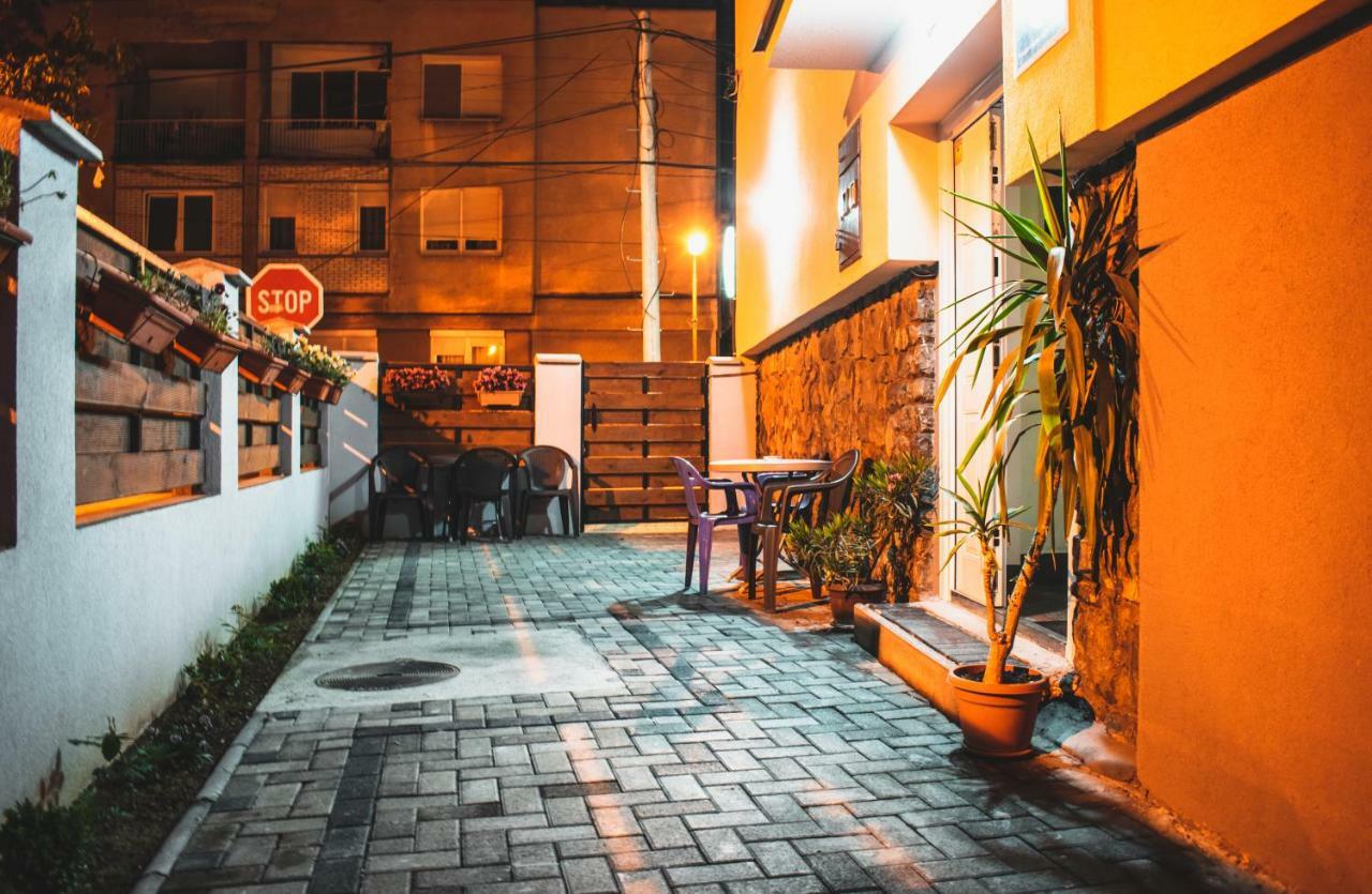 Skopje Downtown Hostel Ngoại thất bức ảnh